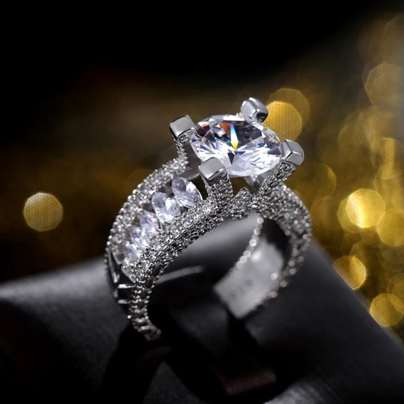 🎀💍925 White Sapphire Noble Ring - Picture 3 of 7